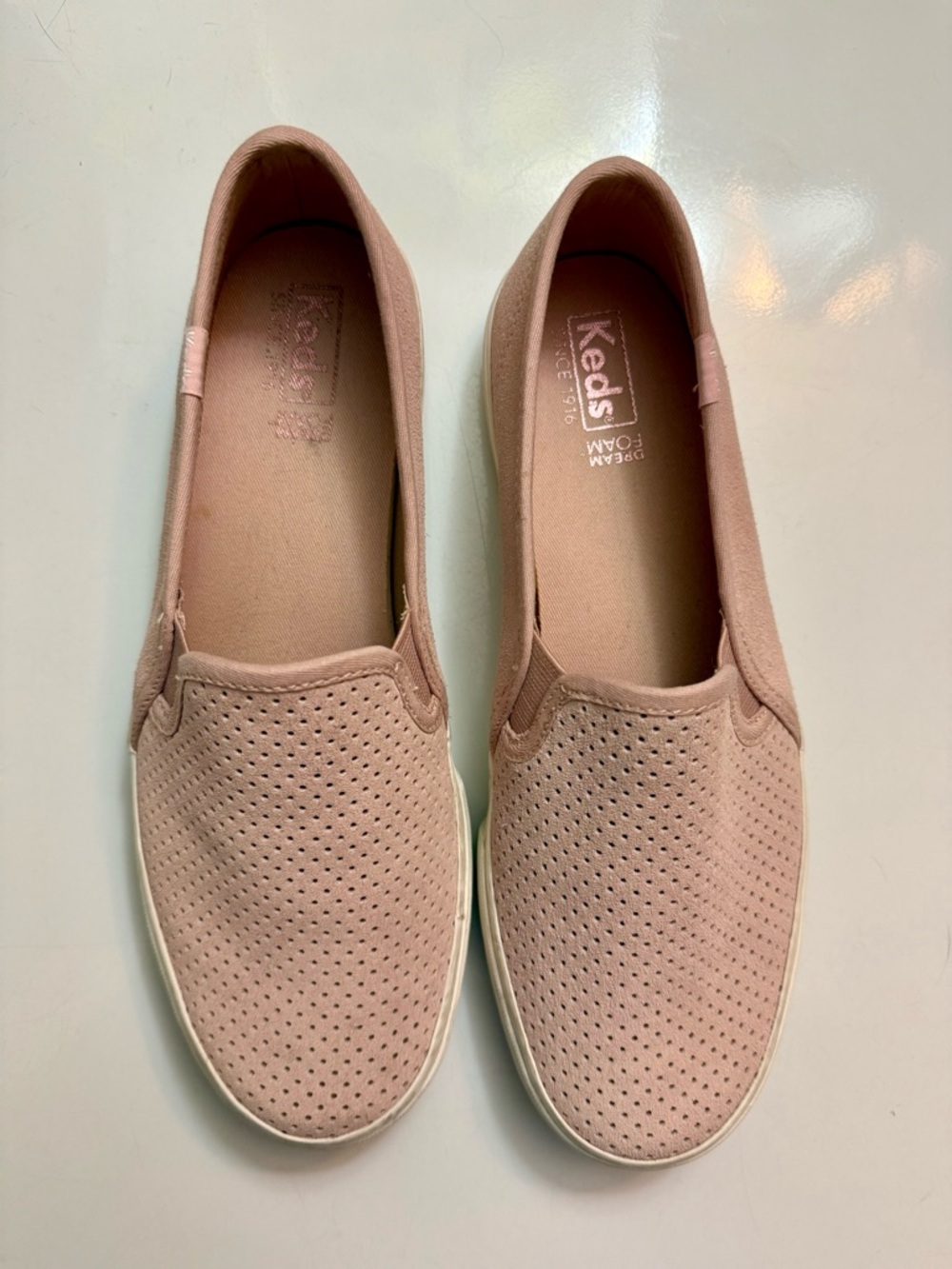 Sz 8.5 Women’s Pink Suede Keds Slip-On Shoes